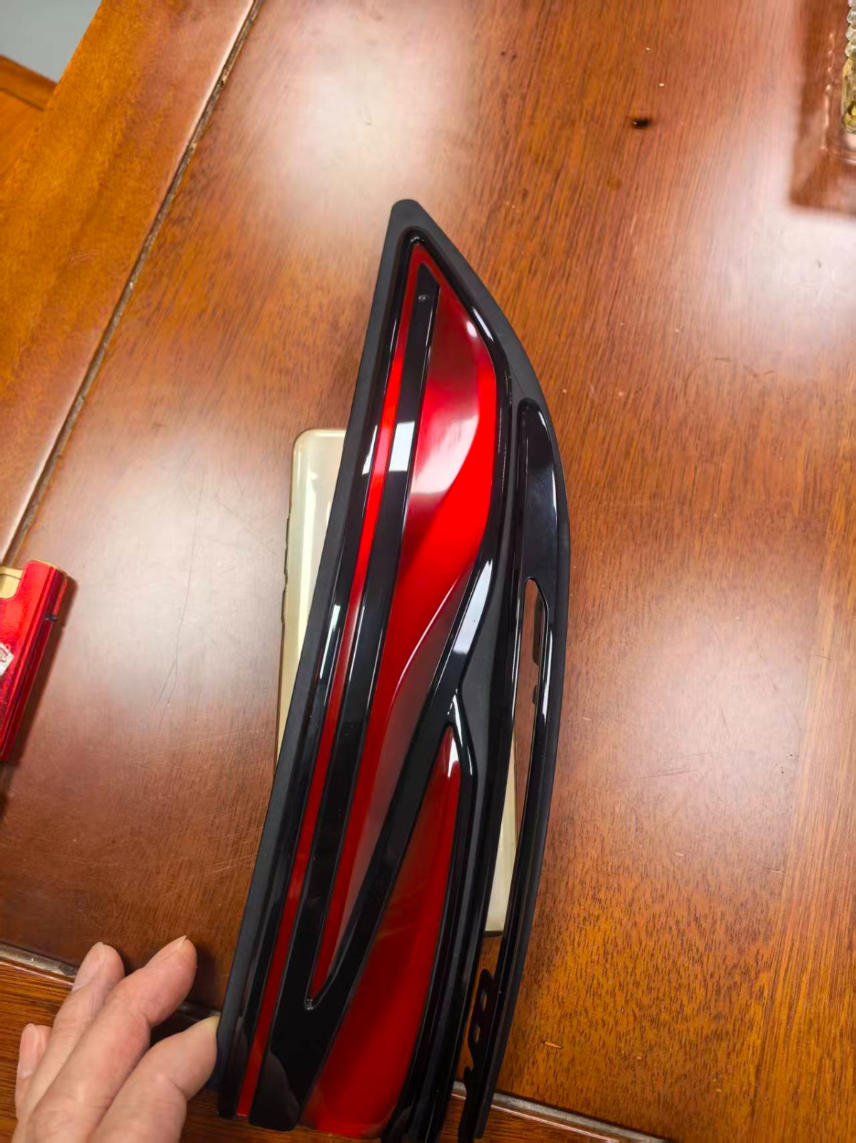 光影雕刻，智造非凡：汽车车灯调色激光镭雕工艺深度解析